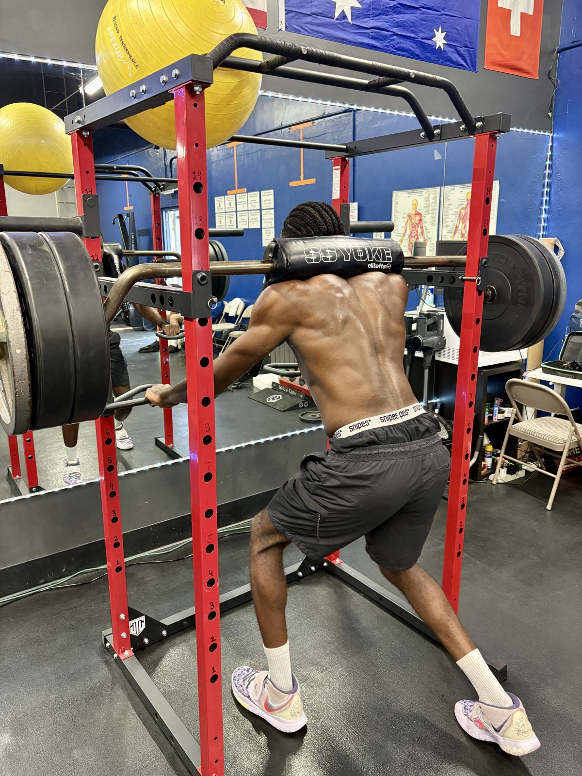 Athlete doing a safety-bar split squat